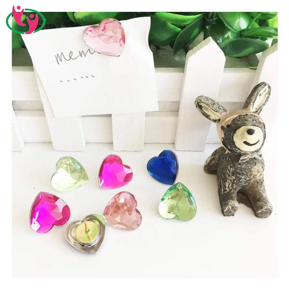 Необычные булавки в форме сердца с кристаллами