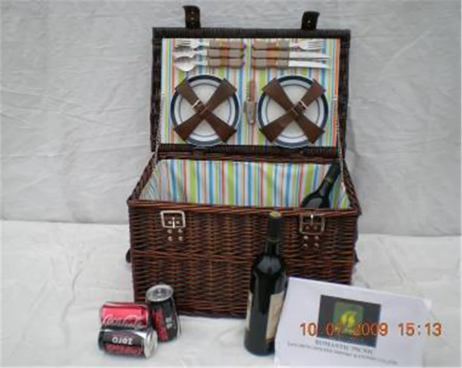 4 Person picnic basket wicker hamper for gift basket