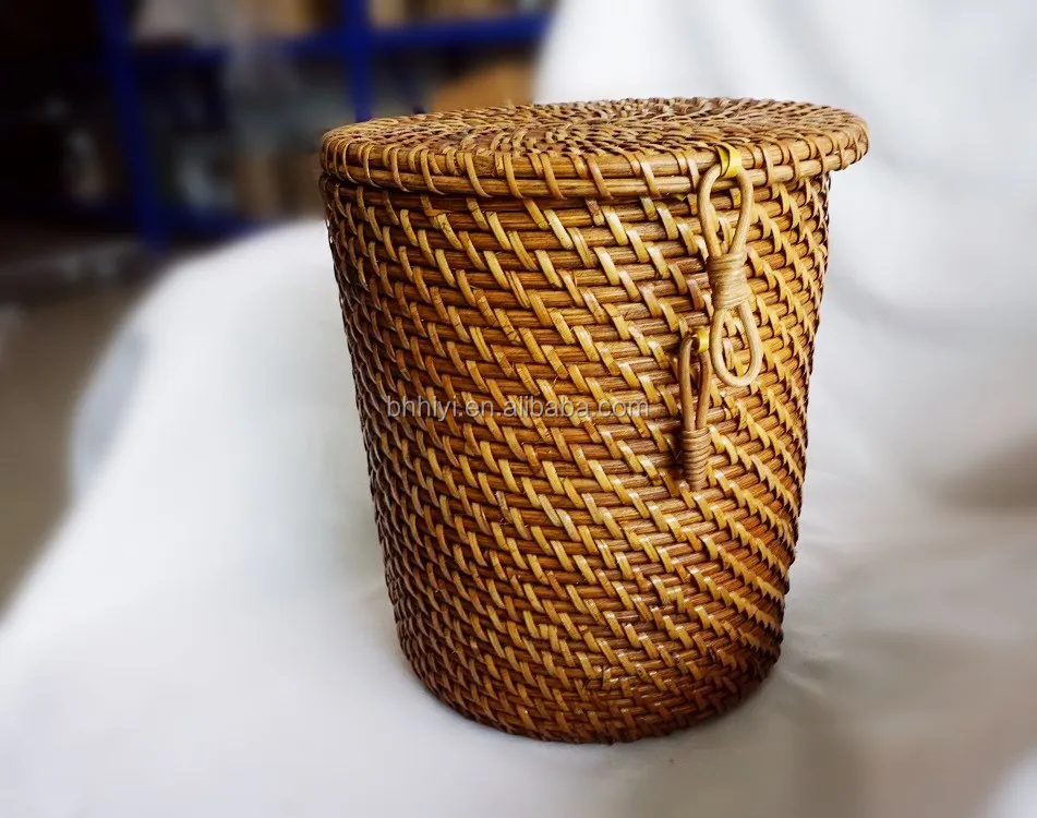 Durable Elegant Antique Handcraft Wicker Rattan Waste Bins Home Living Room Garbage Trash Can with Lid Trash Paper Basket