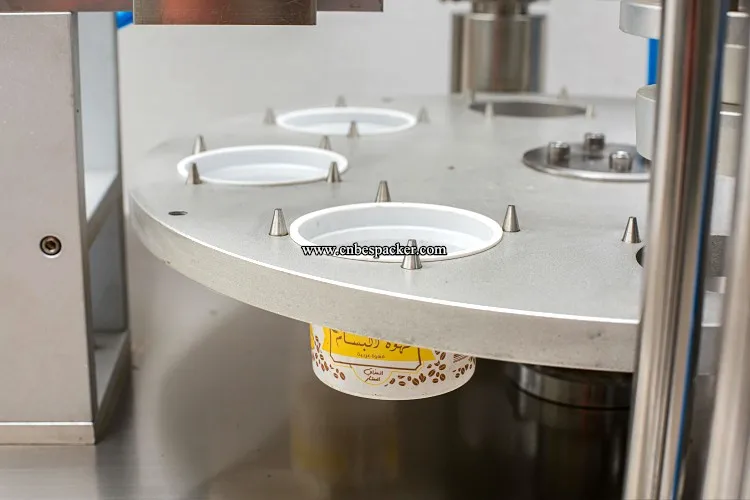 Автоматическое кубок наполнения и запайки пластиковой крышкой с закачки газа