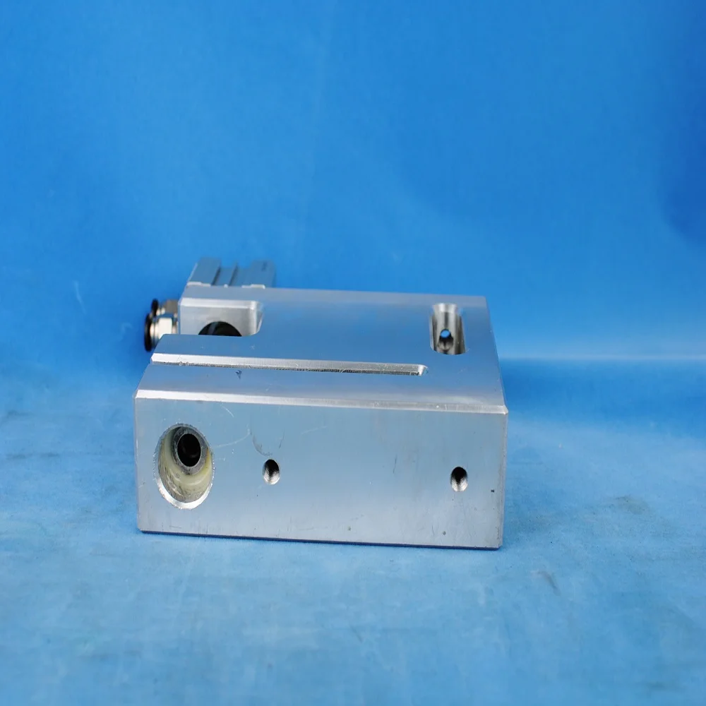 Pneumatic round hole drilling machine for PE bag