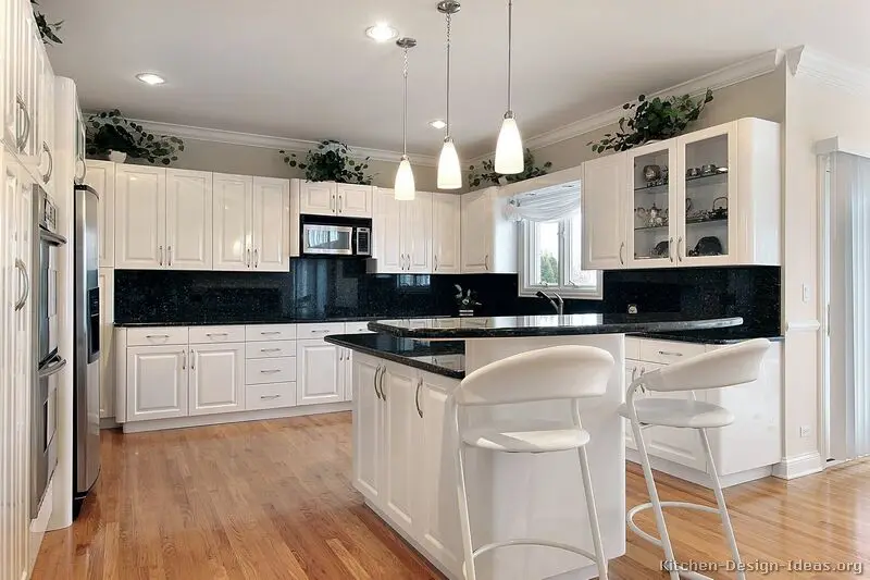 2019 Light Yellow Wood Grain Melamine Cabinet Doors with Double-mesa Island Kitchen Cabinet