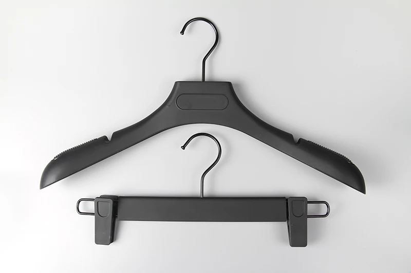 Factory Direct Non slip Clear Plastic Clothes Hangers with Round Shape for Pants & Dresses in Clothing Store Cheap Hangers