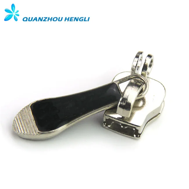 Key locking double hole zipper auto lock slider