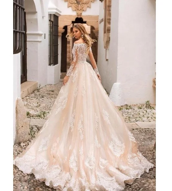 Luxury Unique Lace Wedding Gown With Long Sleeve