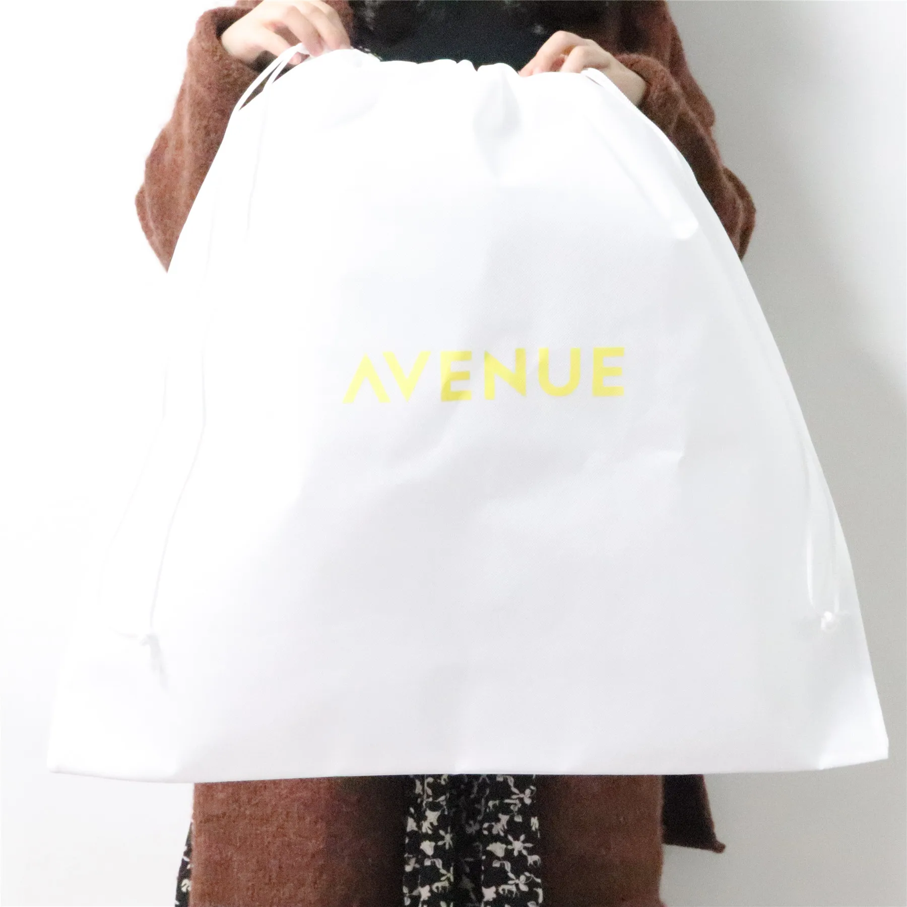 Оптовая продажа, большие роскошные нетканые хлопковые мешки с логотипом на заказ, сатиновые пылезащитные мешки на шнурке для упаковки обуви