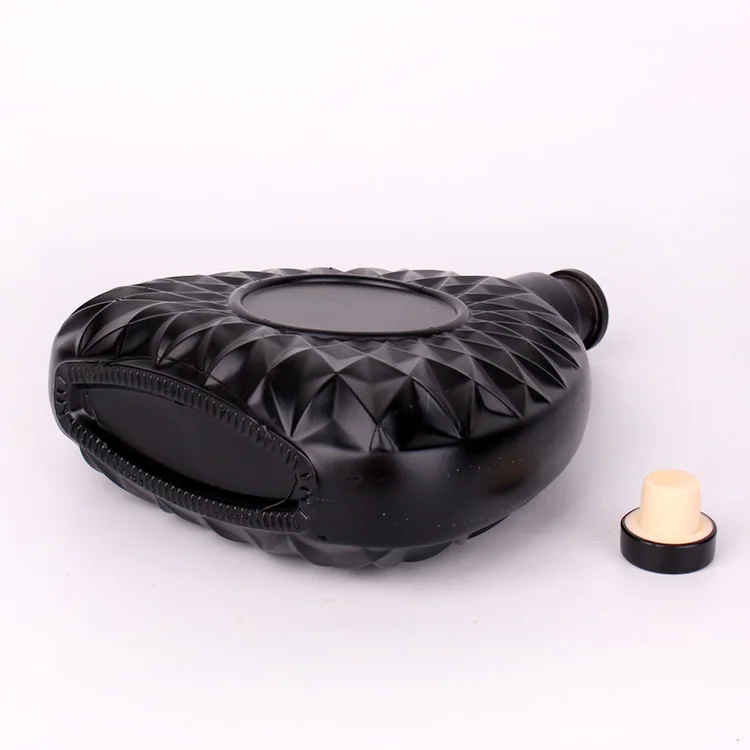 Wholesale Matte Black Liquor Vodka Brandy 500ml 750ml 1000ml  Glass Wine Bottle with cork