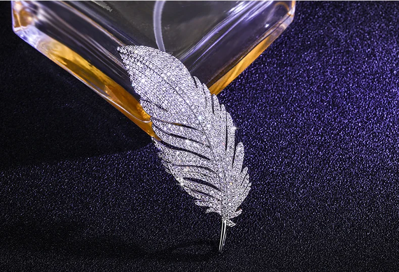 Luxury Fashion Women Clothing Accessories Brooch Micro Pave Crystal Diamond Rhinestone Leaf Feather Shape Bridal Brooch Pin