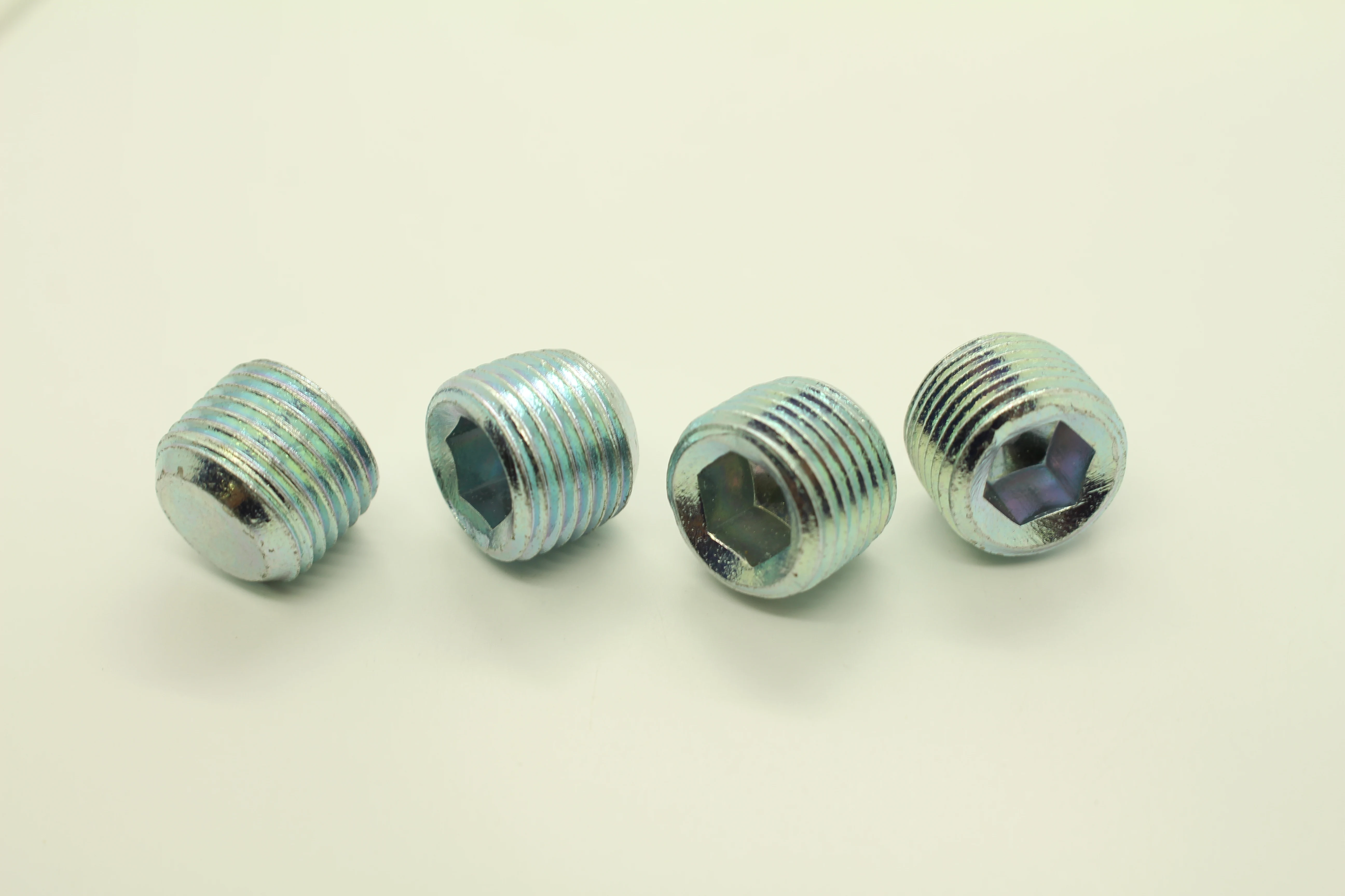 Hexagon socket pipe plugs