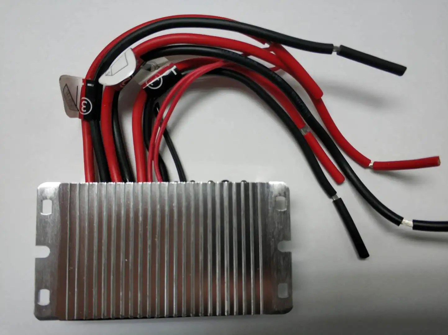 
Beijing remote power intelligent mppt pwm solar charge regulator 