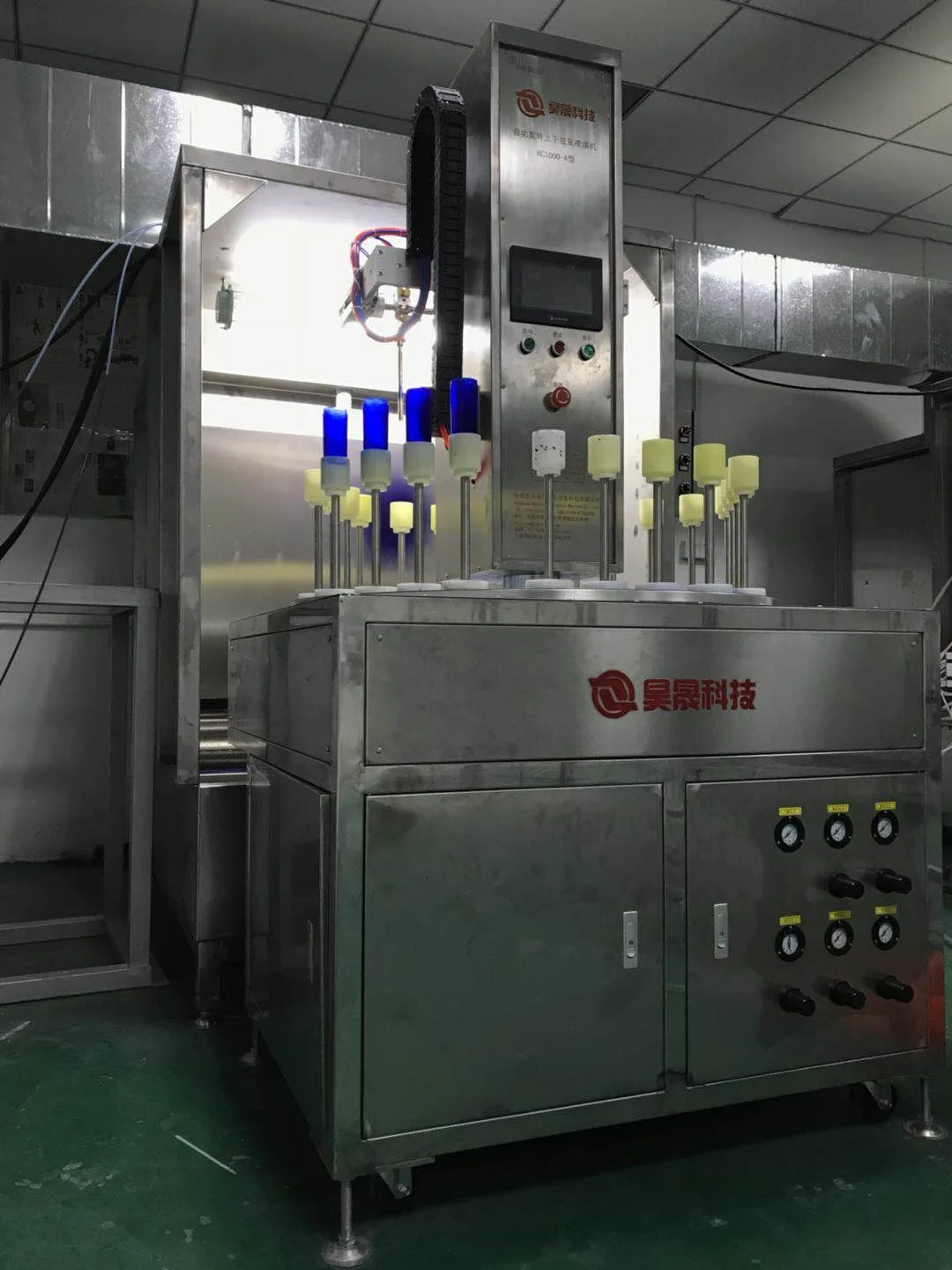 Self-developed automatic spray painting equipment for glass, plastic and hardware