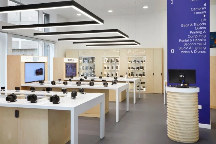 Wholesale Price Display Stand For Camera Electronics shop interior decoration