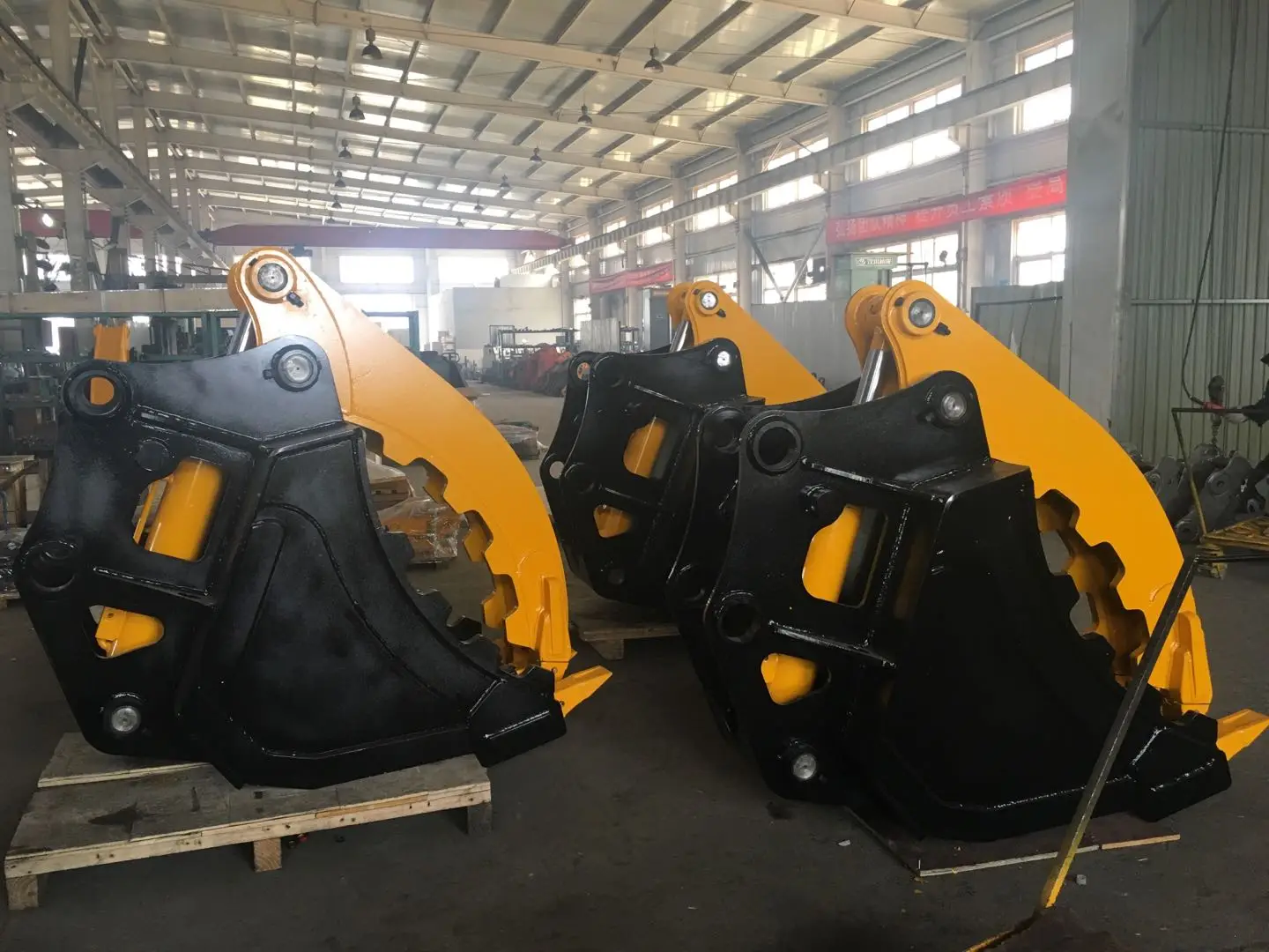 yantai jiangtu 2200mm width excavator hydraulic rock  thumb bucket greifer 20ton