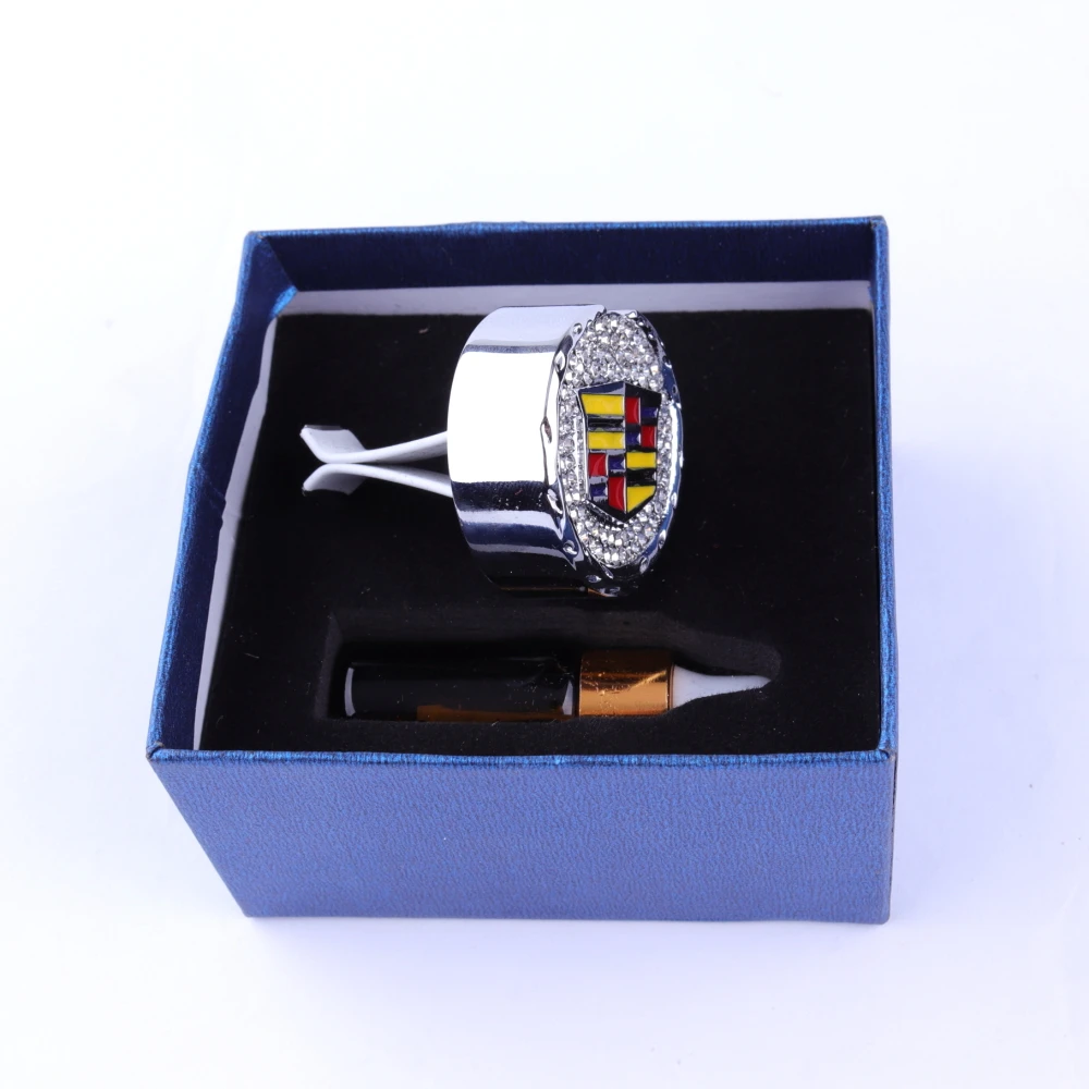 Модный незаменимый автомобильный брендовый подарок Автомобильный диффузор на вентиляционное отверстие под заказ металлический медальон освежитель воздуха с зажимом