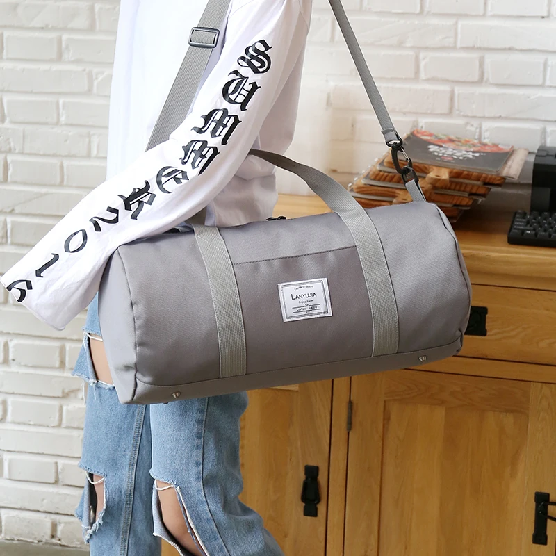 2020 China weekend big low price simple travel bag custom large waterproof young sports duffle bag