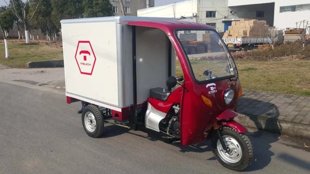 Petrol Three Wheel Motor Tricycle / Tricycle Motorcycle With Food Box Close Body Type On Sale