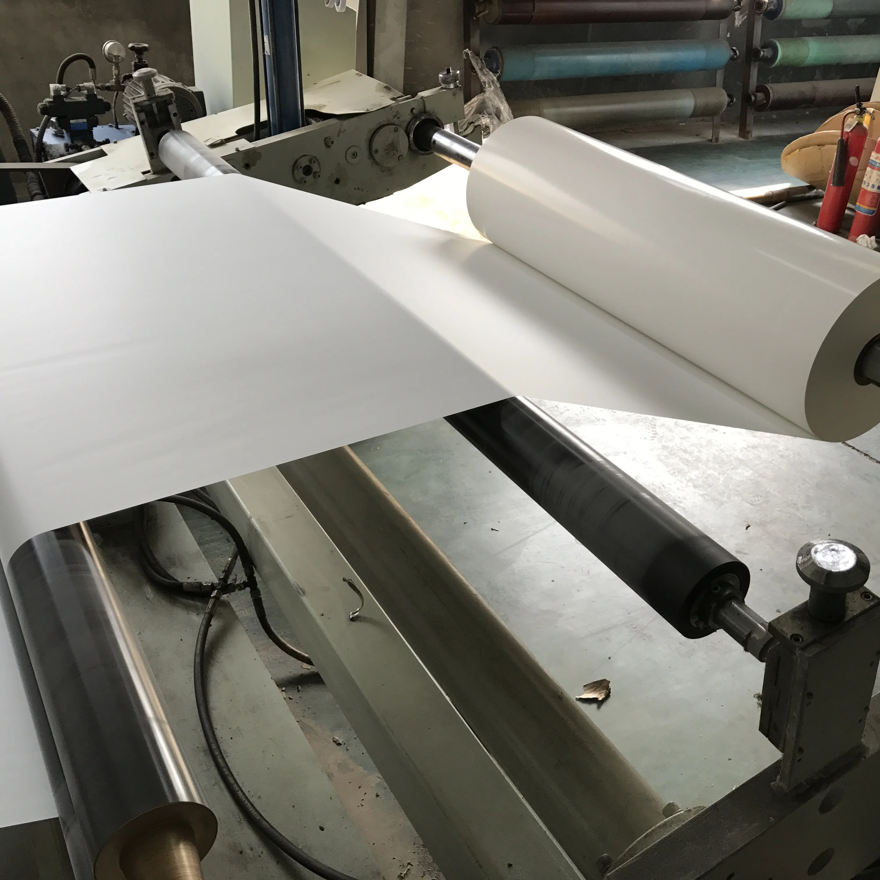 Silver metallized paper for beer label