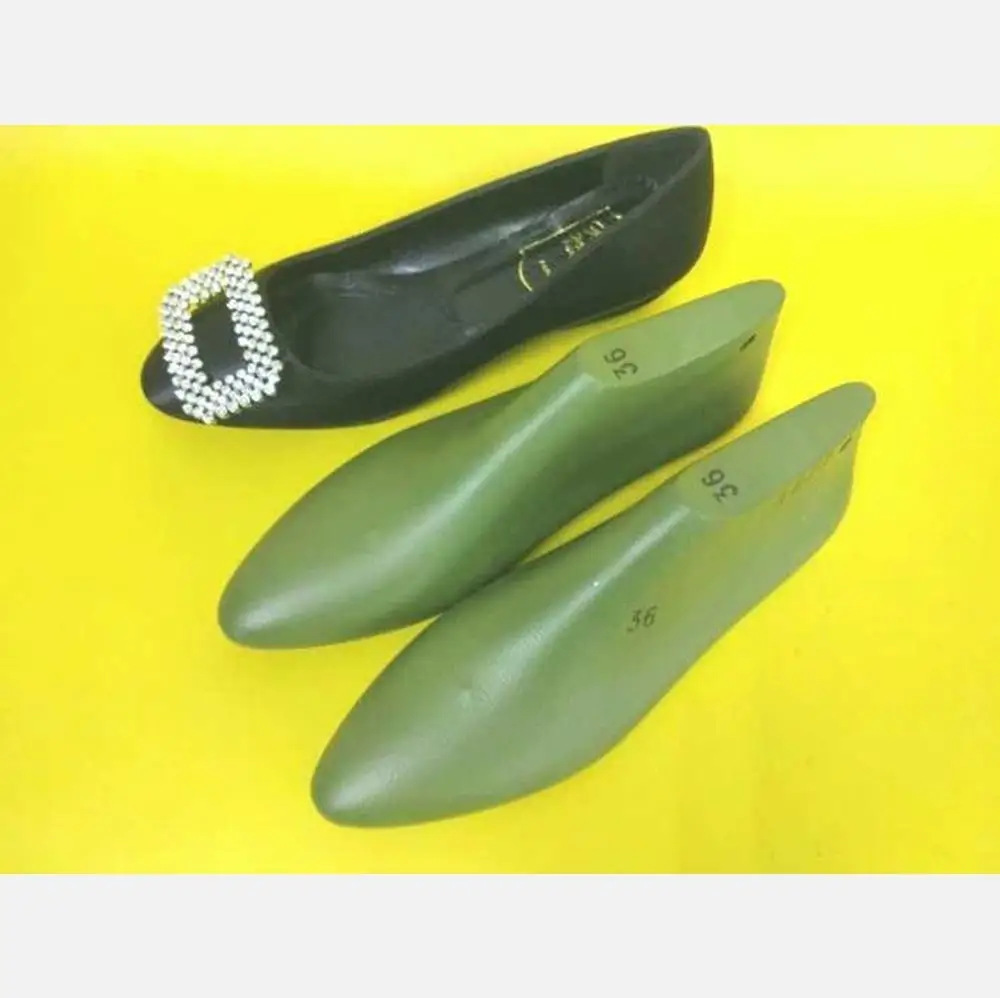 Женские пластиковые туфли на низком каблуке 2 см с маленьким круглым носком