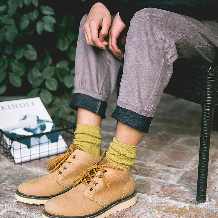 Cheap Autumn winter solid color unique design skin-friendly men crew socks,wholesale fashion custom polyester men sport crew sock