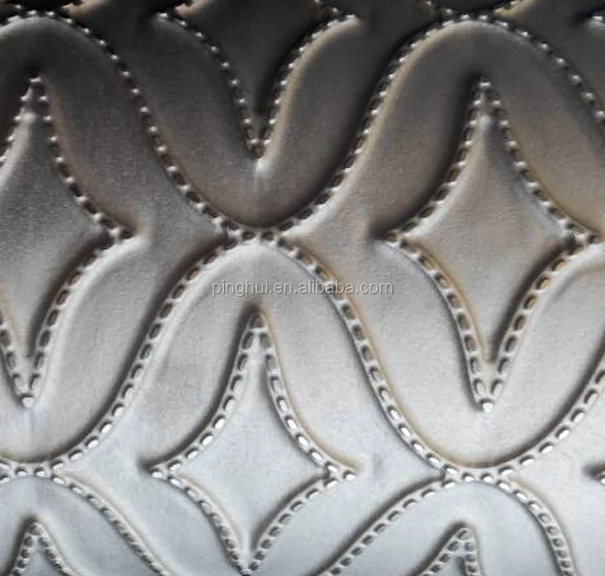 Rubber and plastics forming roller