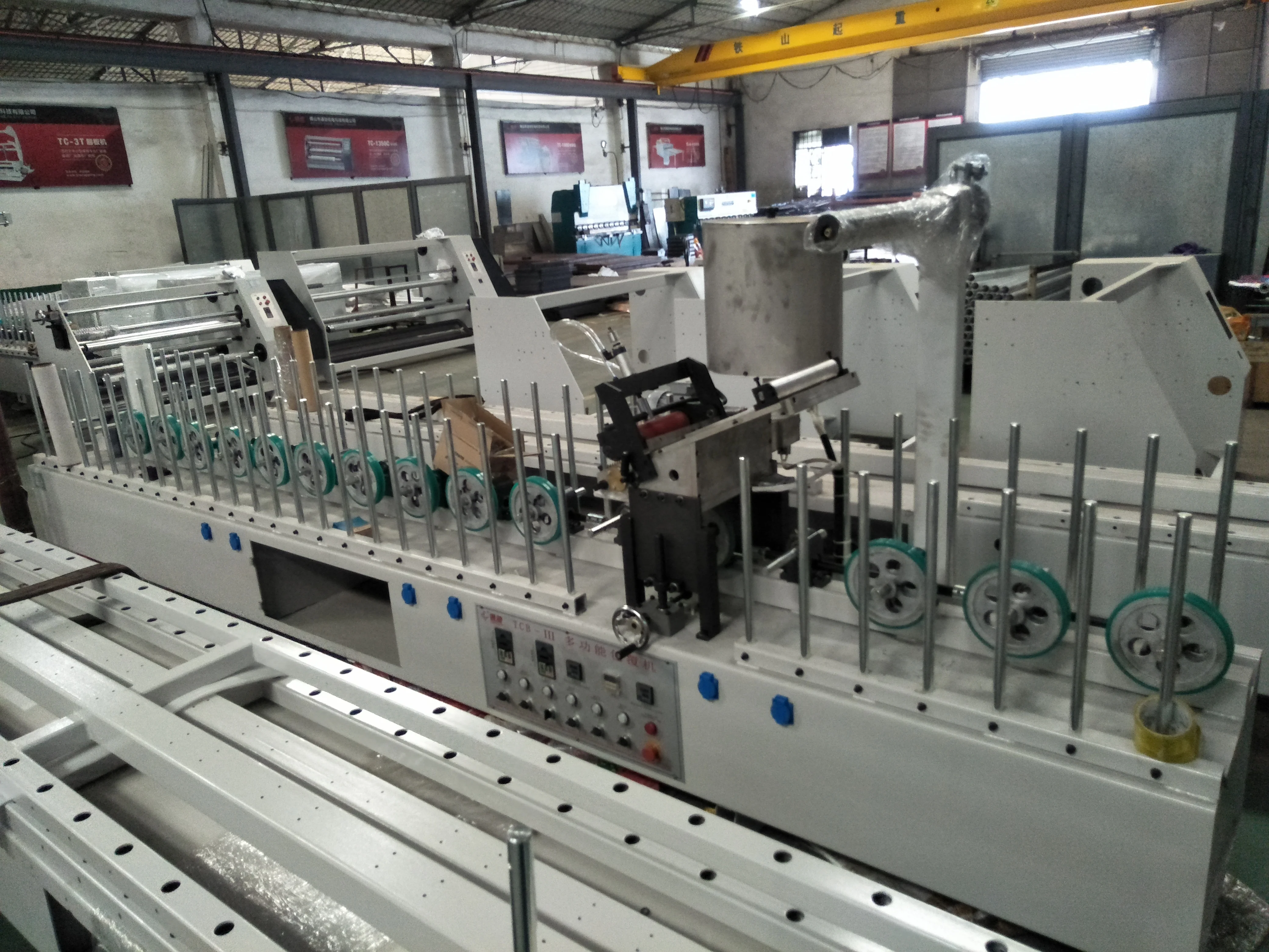 High QUALITY STANDARD  WOOD VENEER WRAPPING MACHINE For furniture decoration, door frame