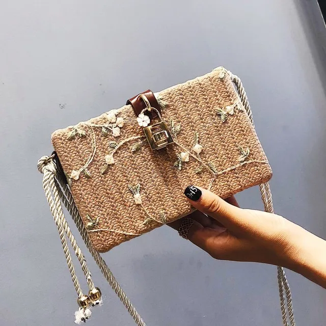 Summer new fairy bag female 2018 new wave Korean version of the wild Messenger bag shoulder straw ins explosion models