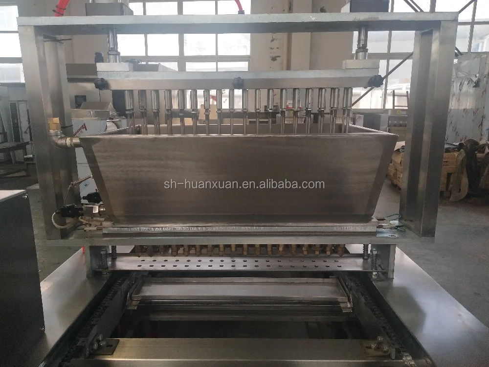 Automatic bear biscuit central filling machine