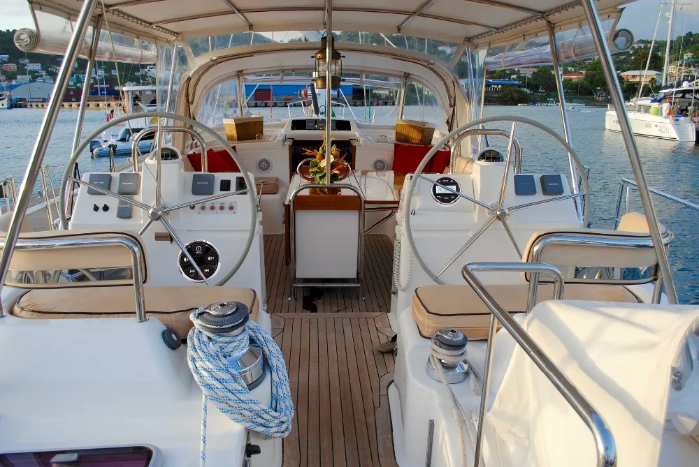 
Marine Waterproof MP3 Audio Controller Bluetooth Marine Gauge Style Digital Media AM/FM Receiver USB 3.5MM AUX In to RCA out 