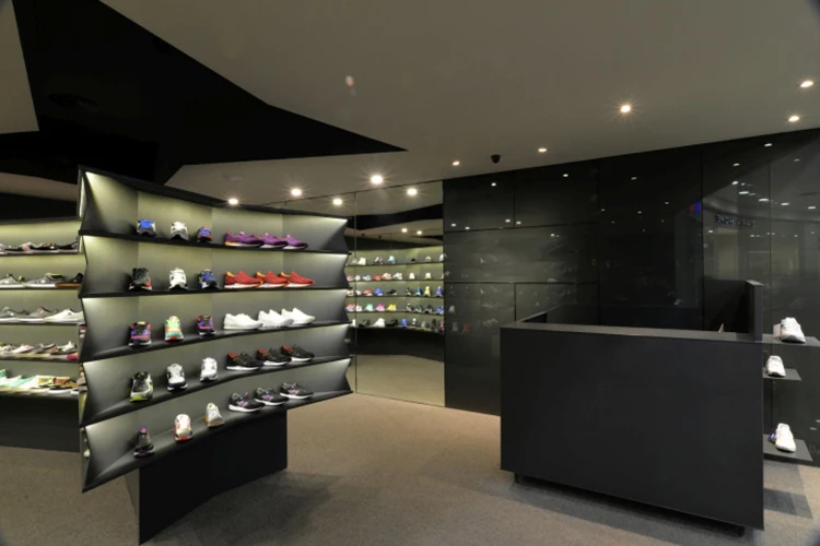 Custom Shoes Shop Design Wholesale Price MDF Metal Paint Sport Shoes Store Wall Display Rack