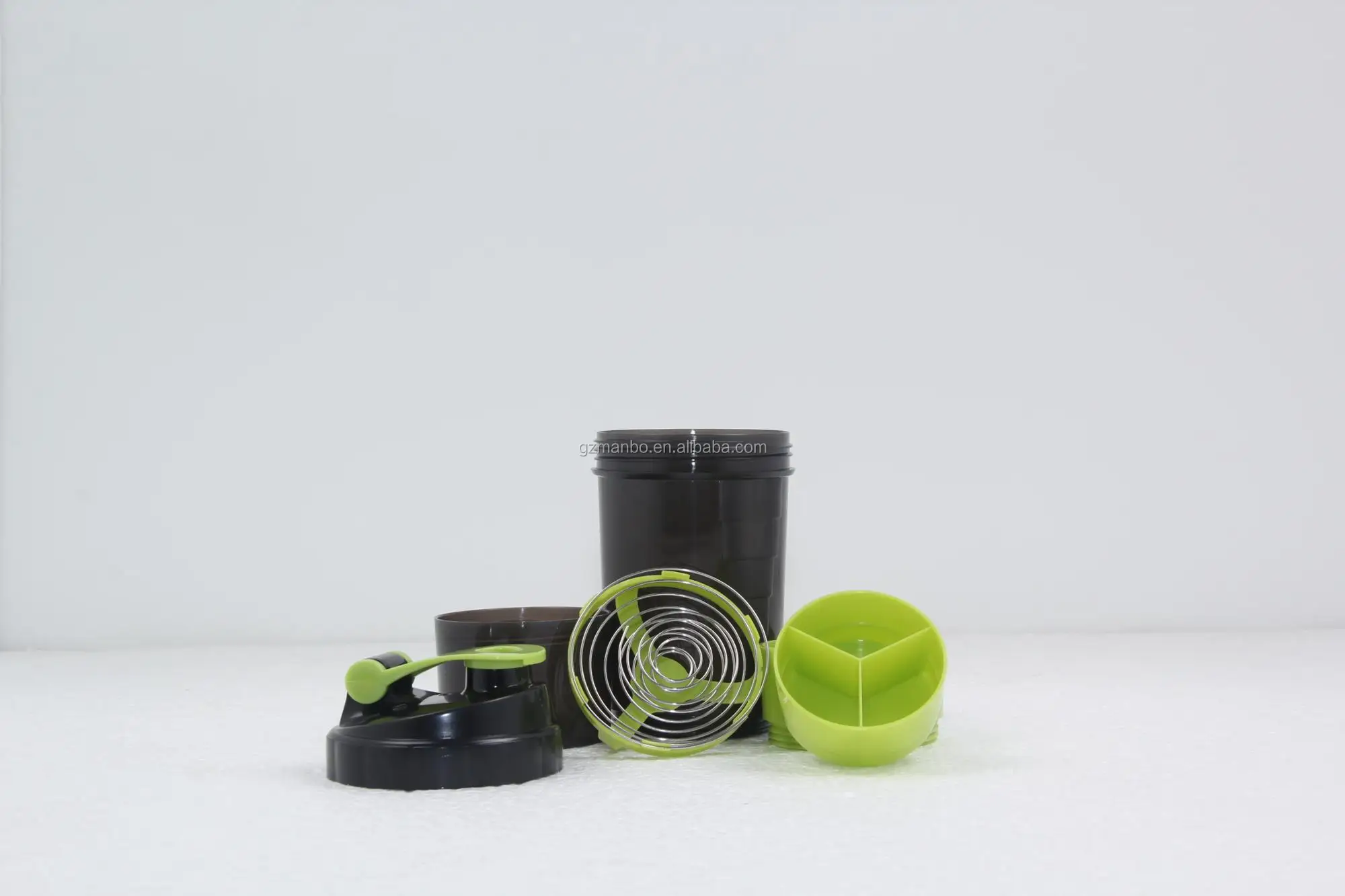 Latest Design BPA Free Plastic Three Layer 304 Steel Mixing Ball Smart Gym Powder Shaker Jar