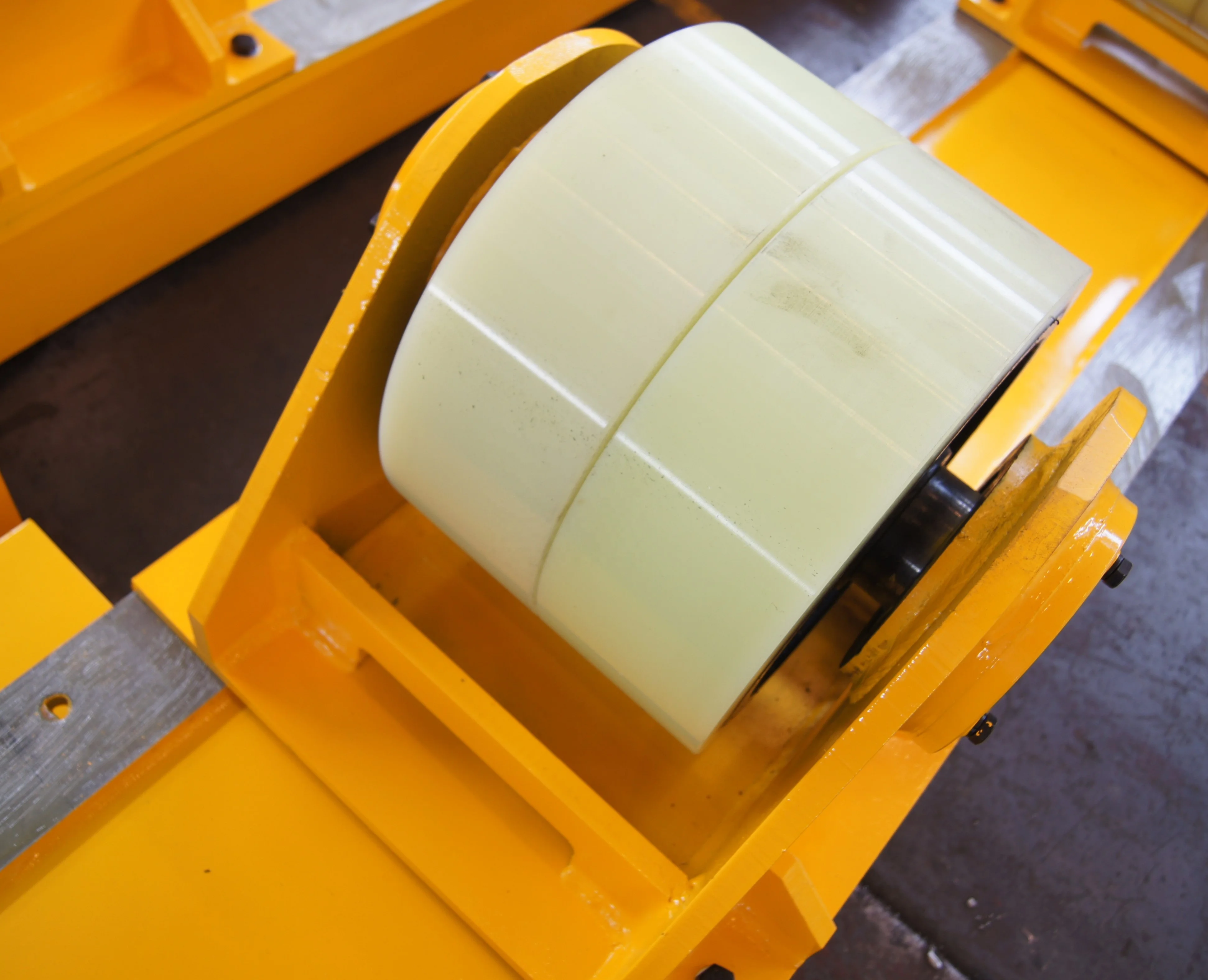 Moving type Wind tower  rotator for welding