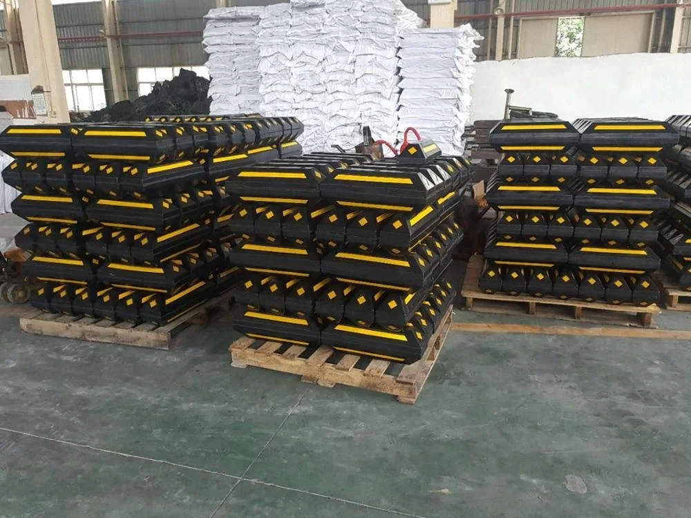 new design car parking stopper hot sale rubber wheel stopper rubber car stopper manufacture in Zhejiang