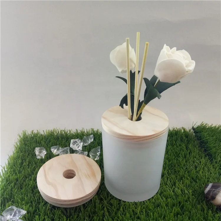 
2019 popular new design unique reed diffuser glass cup/glass jar with wooden lid with hole 