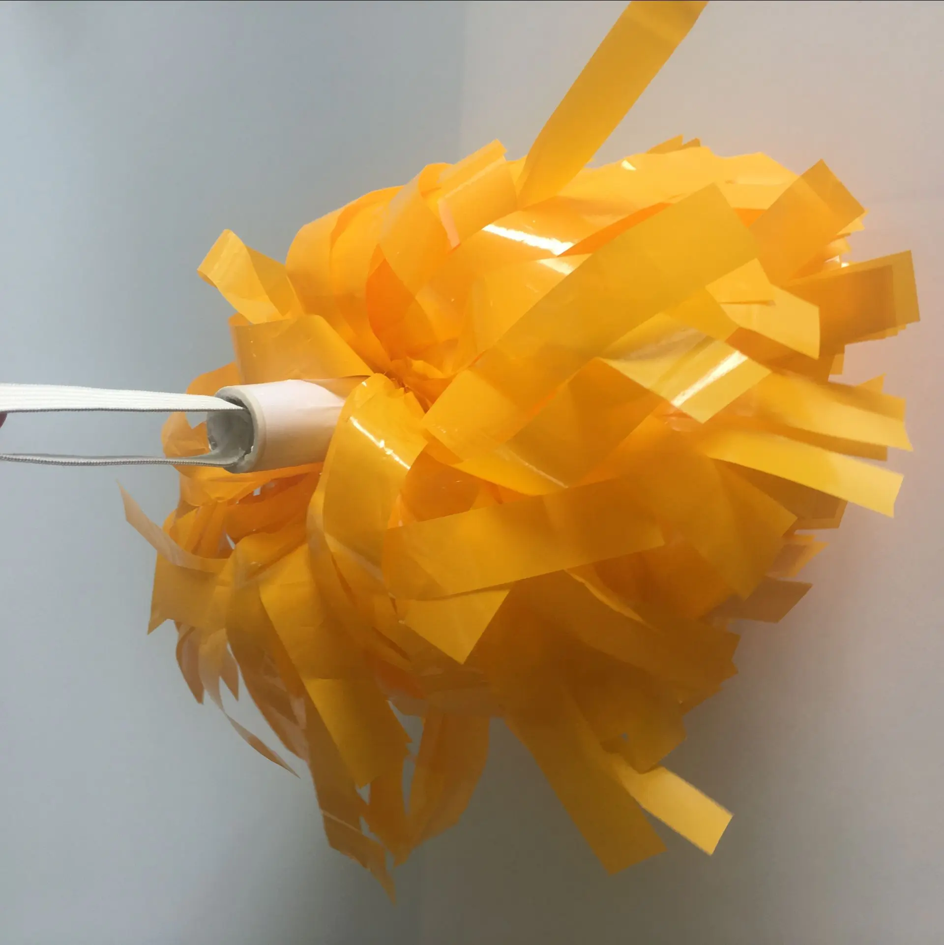 6  inch  wet look plastic yellow single handle cheerleading pom poms