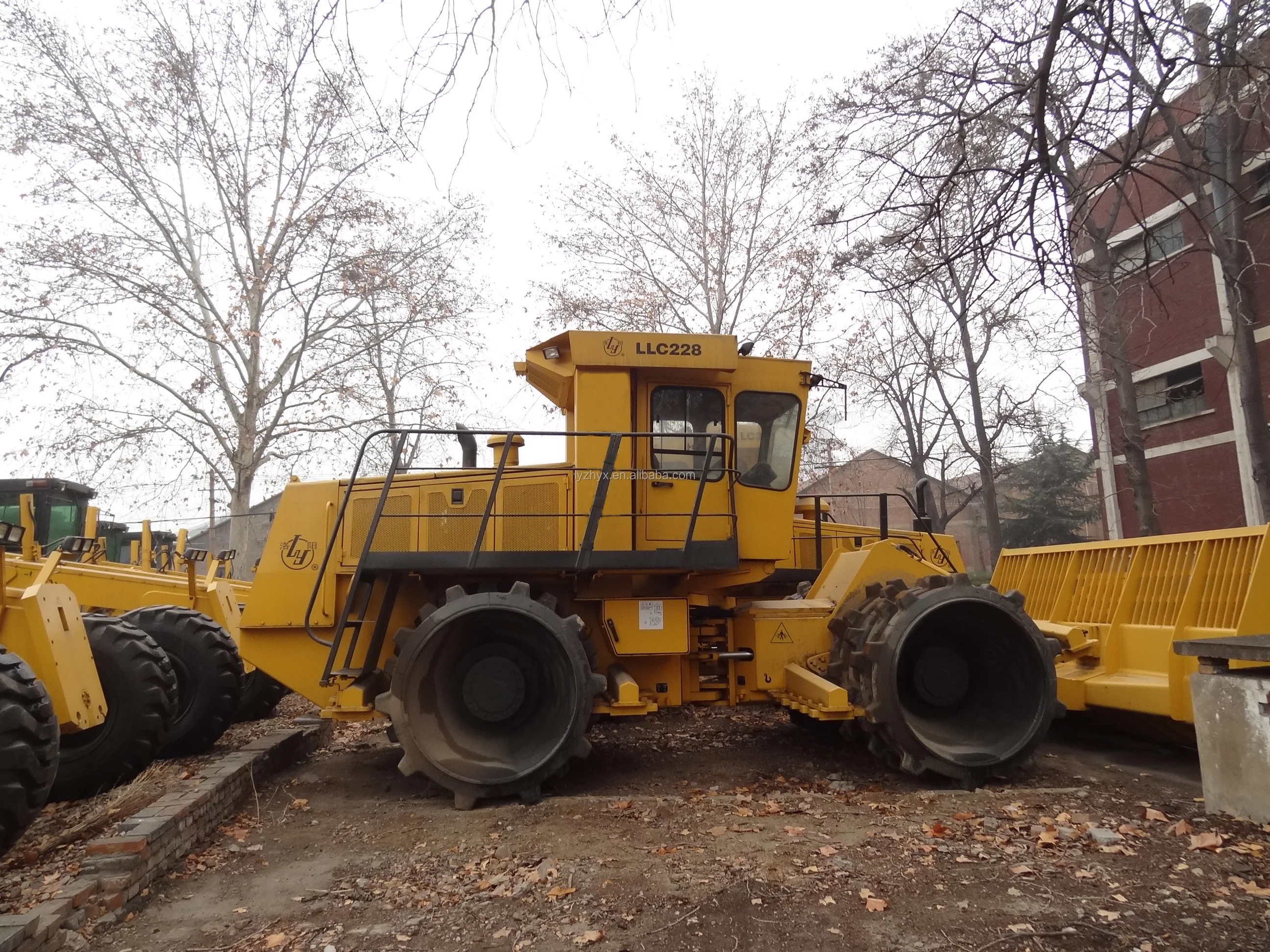 Sinomach GYL283(LLC228) 28 ton sanitary landfill compactor
