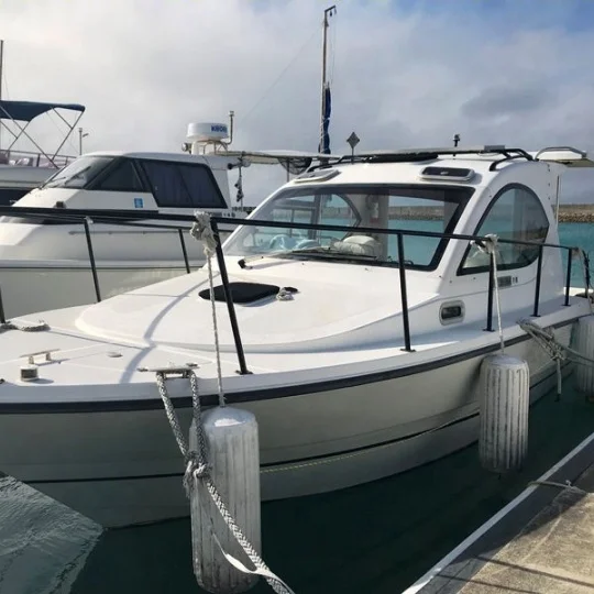 Рыболовная лодка с центральной консолью высокого качества