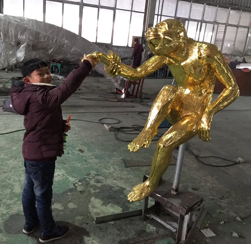 Gold leaves casting bronze monkey statue sculpture for Macao shopping mall