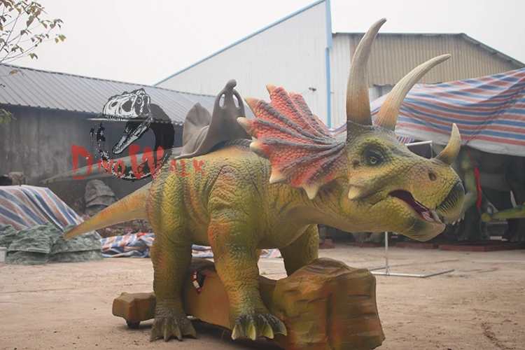 Детский динозавр трицератопс парк аттракционов безопасный трицератоп