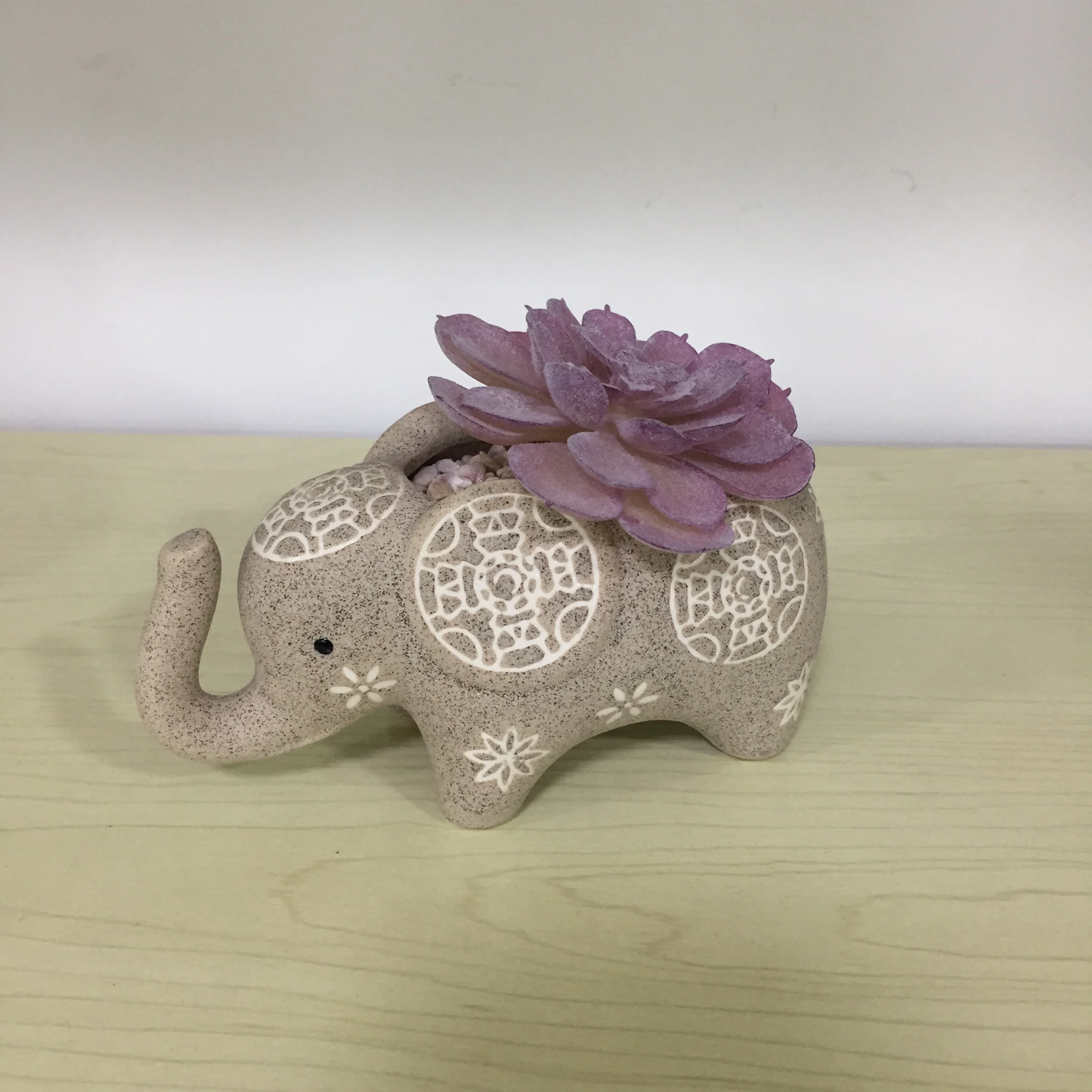 
2019 Natural Looking Elephant Stone Potted Artificial Succulent Plants Ceramic Pot With Sand Glazed Plants 