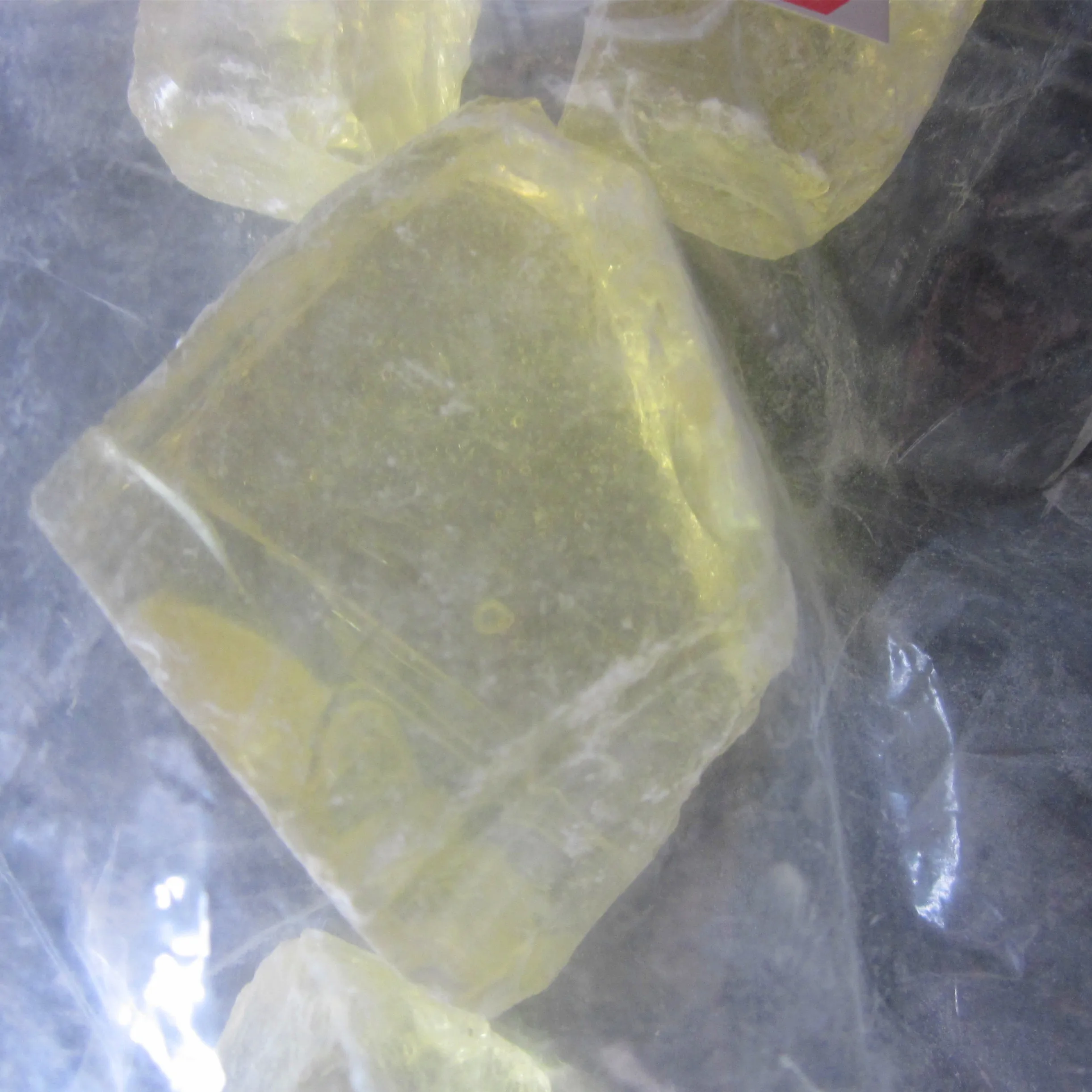 
2402 phenolic resin lump for terylene adhesive tape producing 
