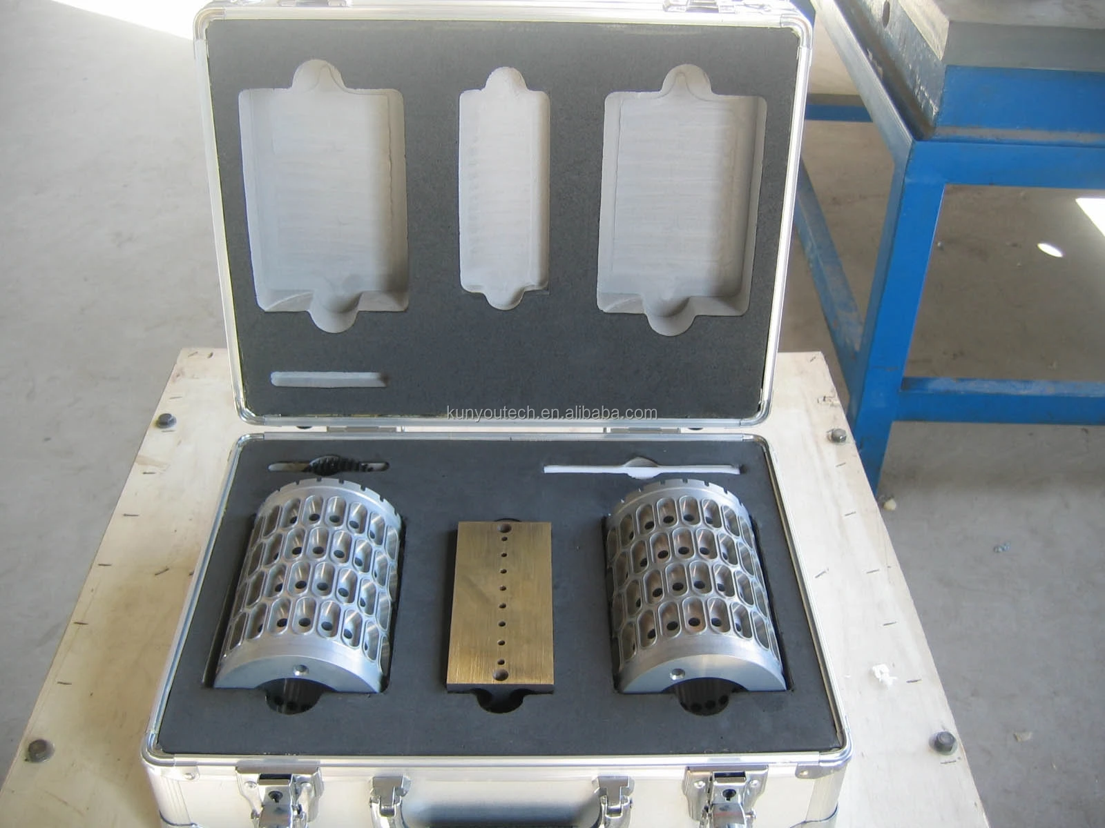 Soft Capsule Die Roll And Paintball Die Roll Soft Cpaule Mold