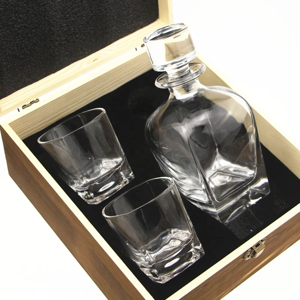 
Amazon hot selling Crafted Glass Decanter and Whisky Glasses Set Elegant Whiskey Decanter with Cocktail Glasses luxury gift set 