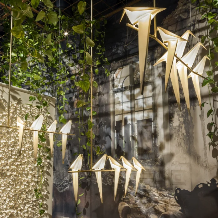 L4u Nordic Gold Finish Creative Fashion Art Swing Bird LED Chandelier Hanging Lamp Pendant Light for Living Room Restaurant