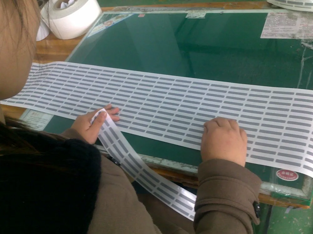 Tear off label / tear off sticker