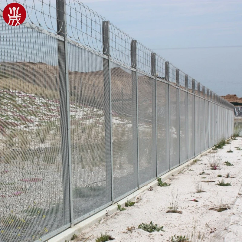 Полиции и военной безопасности забор поставки