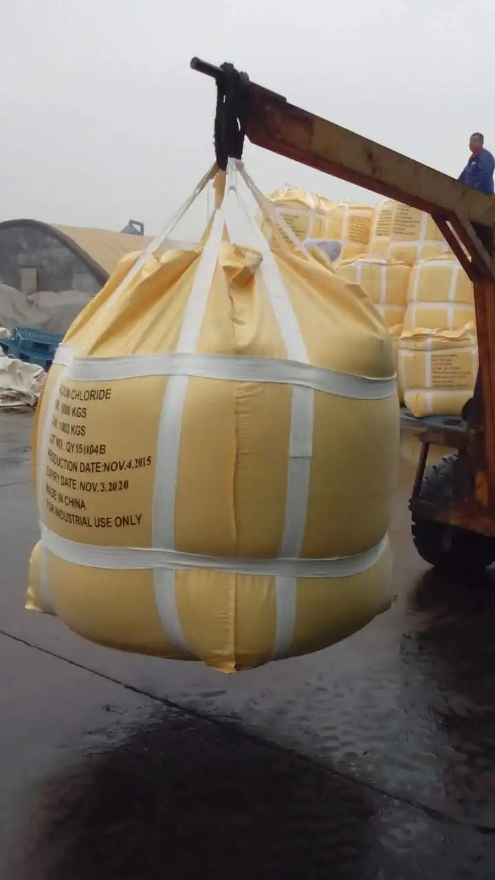 road snow melting agent/bulk de-icing salt 74% gralunar calcium chloride