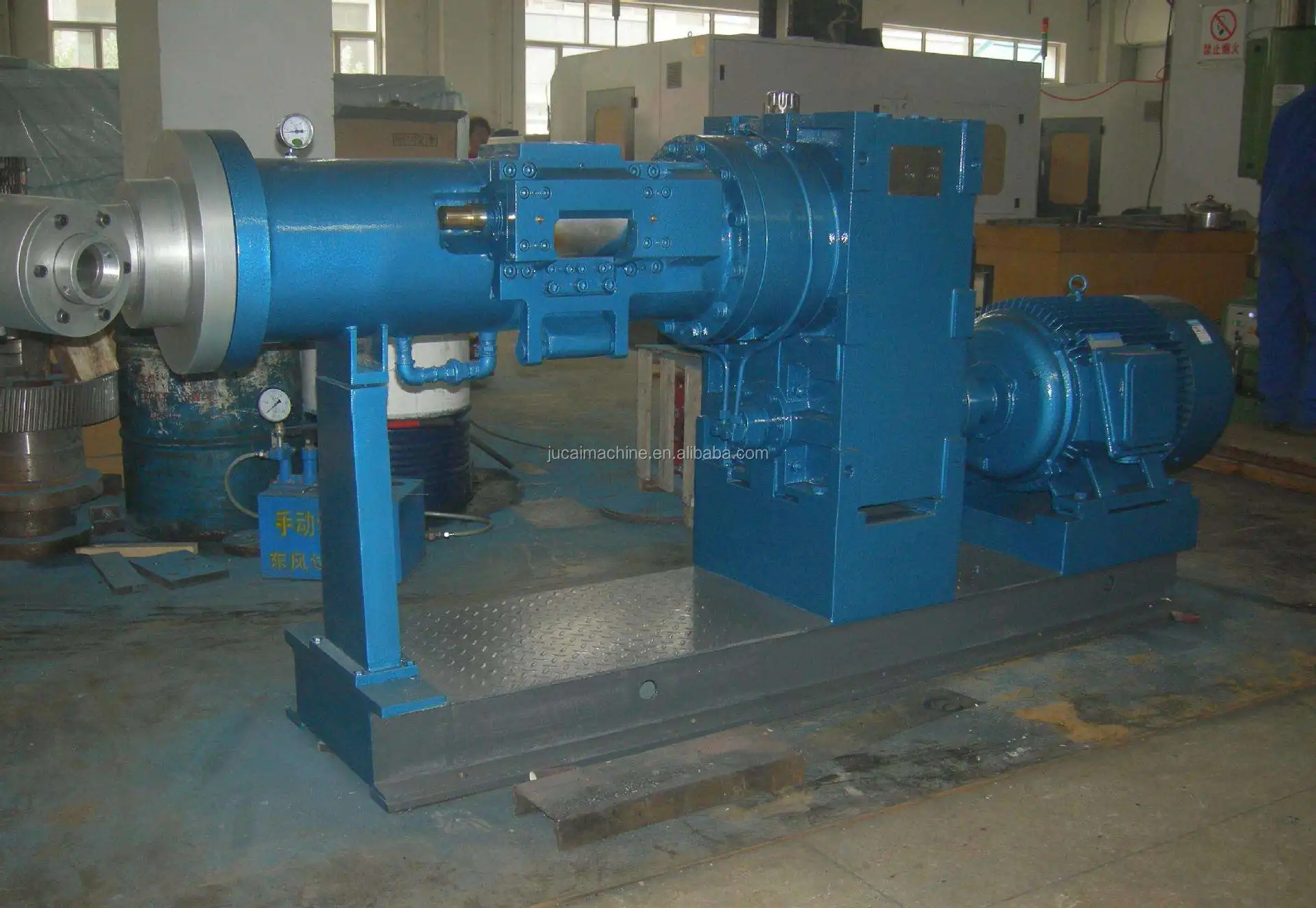 Экструдер для резинового шланга