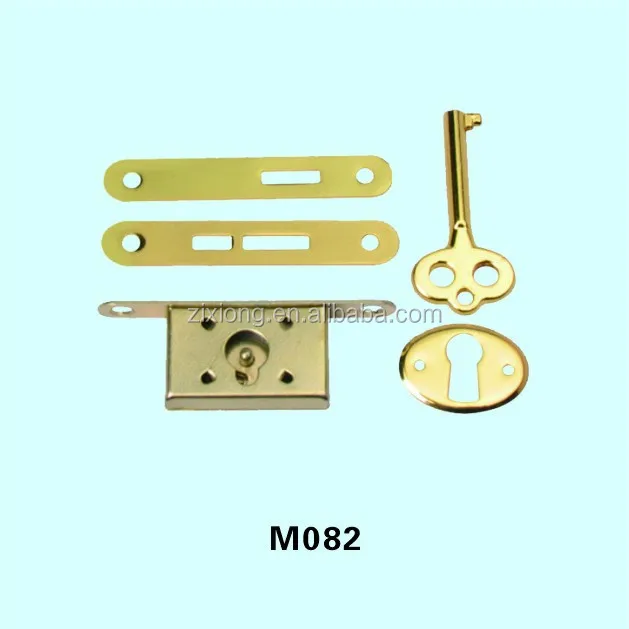 Decorative metal Oxhorn lock clasp for wooden box