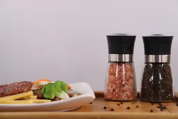 Factory Direct Sale Plastic Glass Manual Salt and Pepper Grinder Set