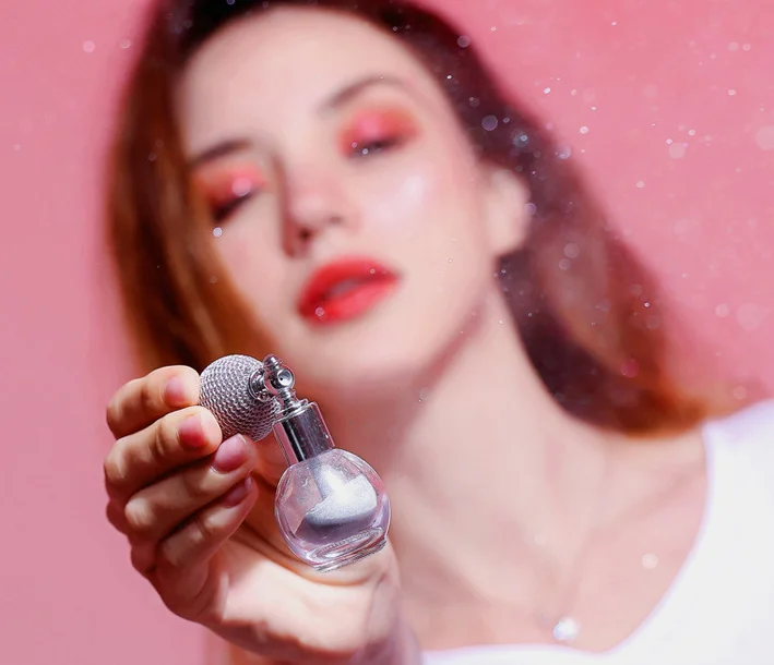 Glitter highlighter pressed powder highlighter cosmetic illuminator makeup highlighter loose powder unique bottle with gold pump